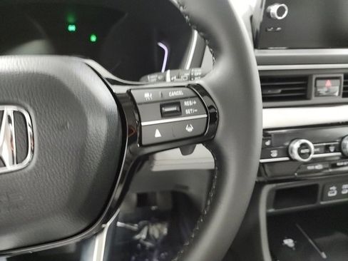 Used 2025 Honda Pilot Touring image 28