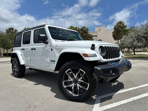 Used 2024 Jeep Wrangler Unlimited AWD/4WD image 7