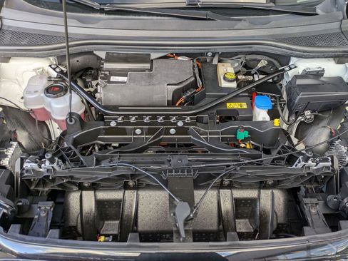 Used 2024 Audi Q4 e-tron Prestige image 22