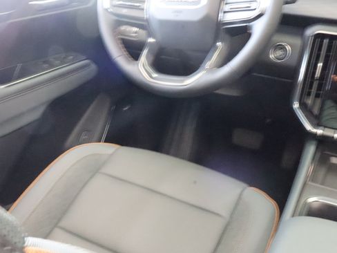 New 2026 GMC Acadia AT4 w/ Luxury Package AWD/4WD image 9