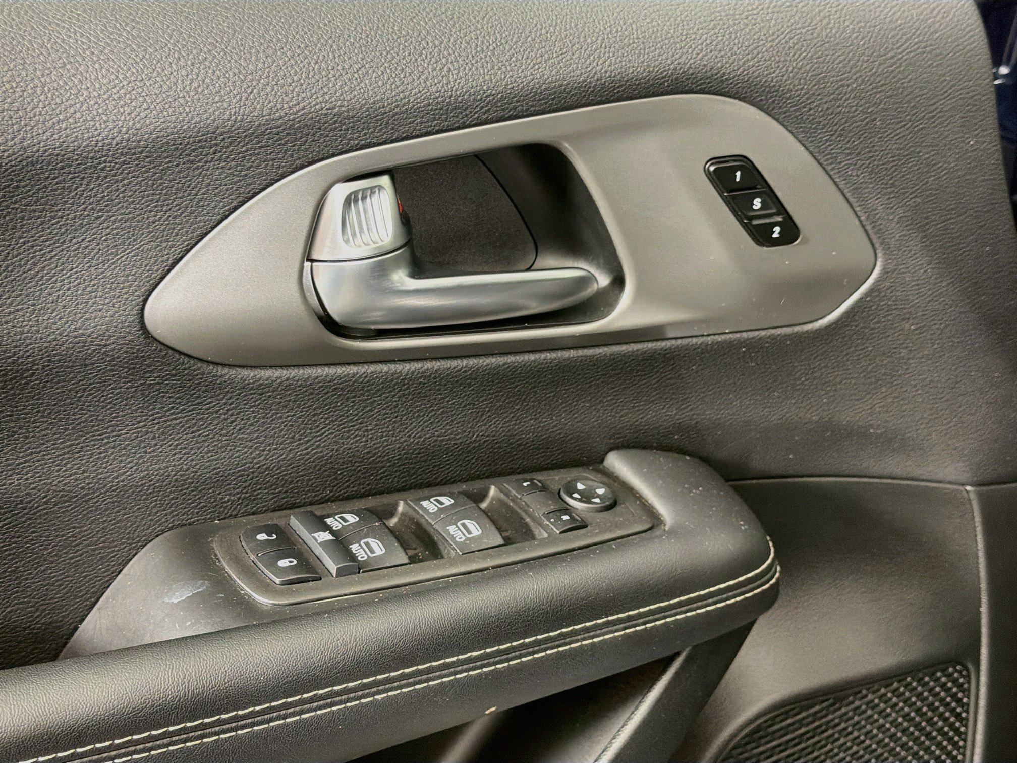 Used 2025 Chrysler Pacifica Select FWD image 15