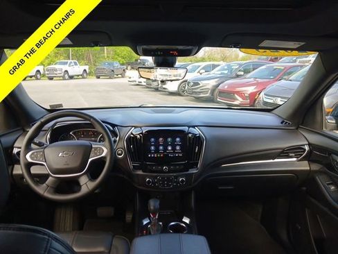 Used 2023 Chevrolet Traverse RS AWD/4WD image 15