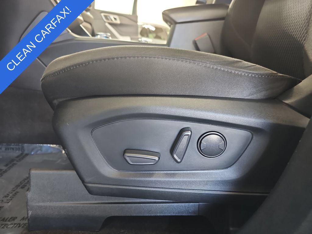 Used 2023 Ford Explorer XLT AWD/4WD image 30