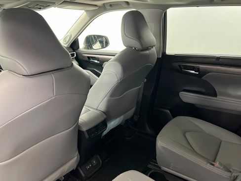 Used 2023 Toyota Highlander Limited AWD/4WD image 20