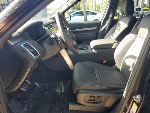 Used 2023 Land Rover Discovery S R-Dynamic image 16