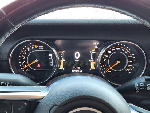 Used 2018 Jeep Wrangler Unlimited Sahara image 15