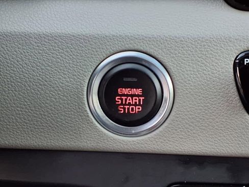 Used 2017 Kia Niro Touring image 24