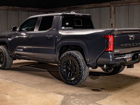 Used 2026 Toyota Tacoma 4x4 Double Cab image 7