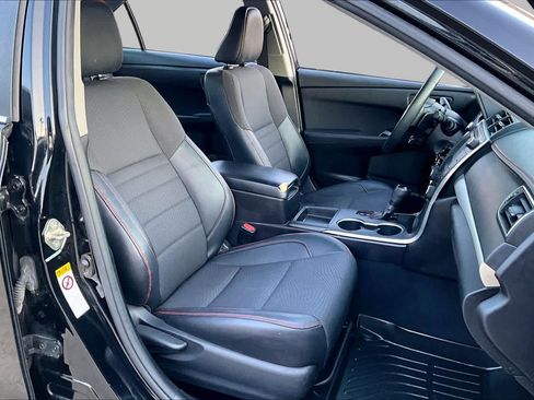 Used 2017 Toyota Camry SE FWD image 9