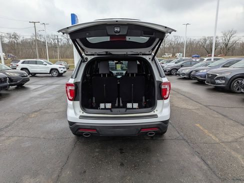 Used 2018 Ford Explorer XLT w/ Equipment Group 202A image 13