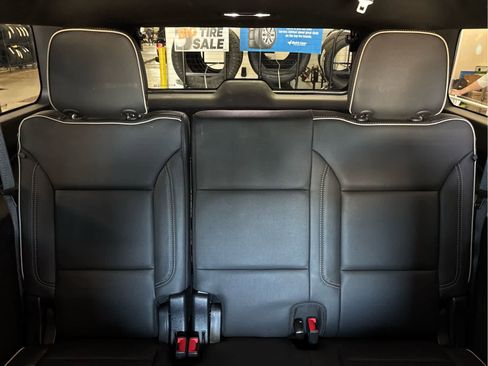 Used 2023 GMC Yukon XL SLT AWD/4WD image 34