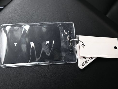 Used 2024 Tesla Cybertruck AWD Crew Cab image 34