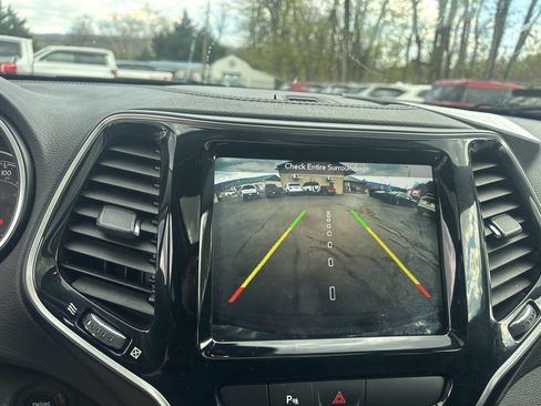 Used 2019 Jeep Cherokee Limited image 20