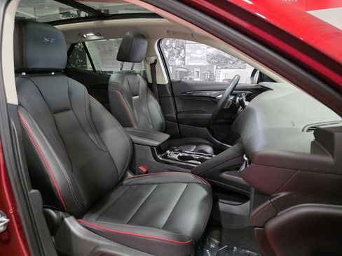 Used 2023 Buick Envision Essence w/ Sport Touring Package image 18