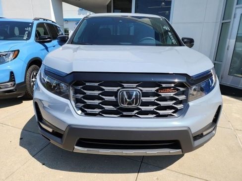 Used 2025 Honda Ridgeline TrailSport image 2