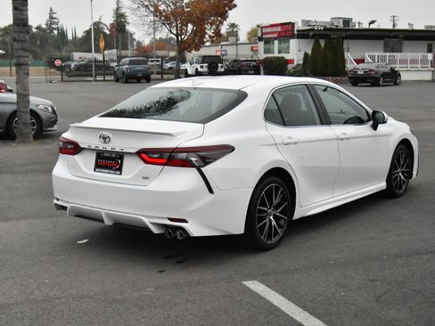 Used 2024 Toyota Camry SE image 8