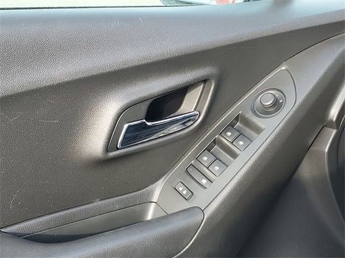 Certified 2020 Chevrolet Trax LS w/ Tint and Cruise Package image 21