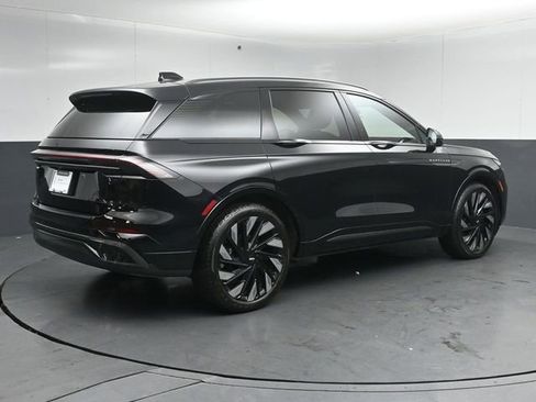 Certified 2025 Lincoln Nautilus Reserve AWD/4WD image 7
