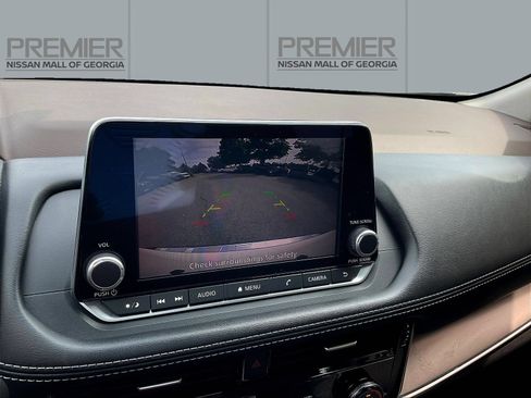 Used 2023 Nissan Rogue SV FWD image 16