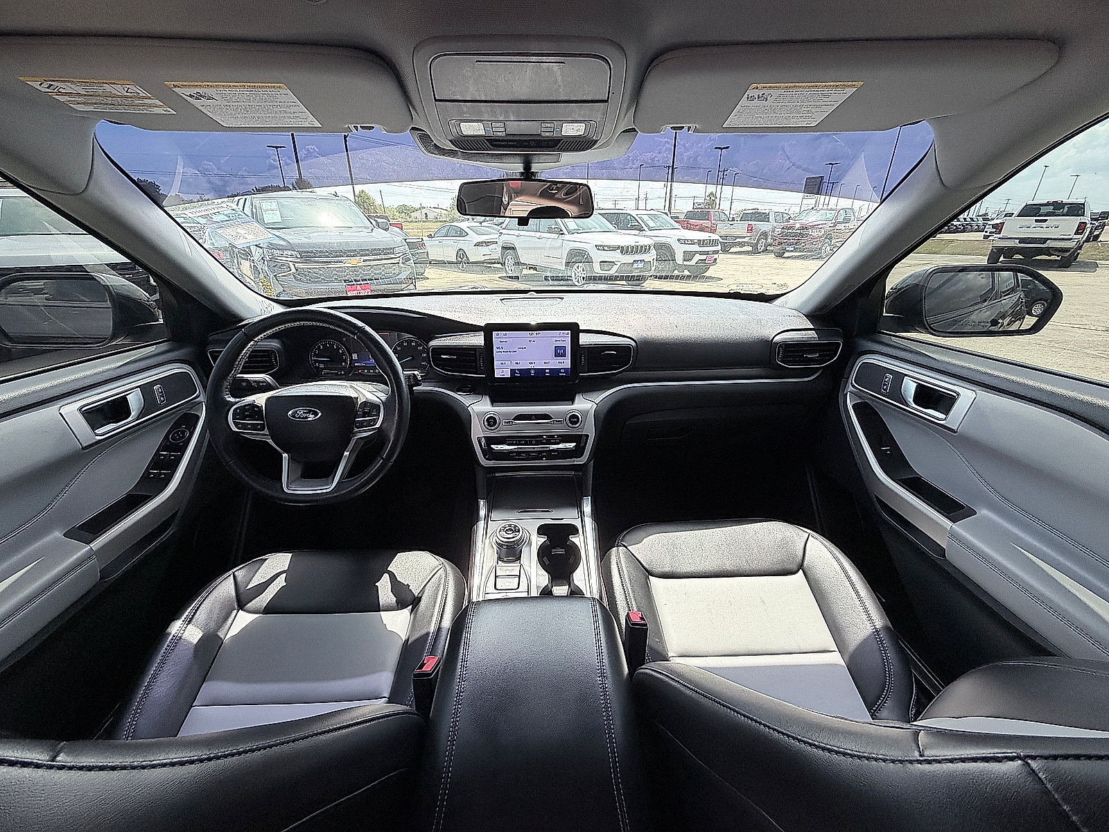 Used 2022 Ford Explorer XLT w/ Equipment Group 202A AWD/4WD image 23