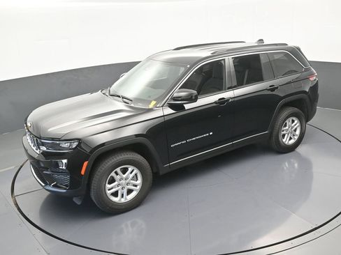 Used 2025 Jeep Grand Cherokee Laredo image 44