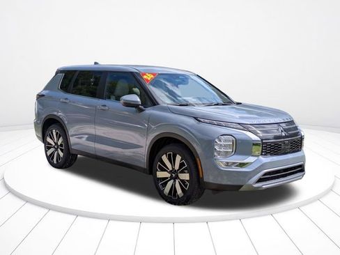 New 2026 Mitsubishi Outlander SE FWD image 2
