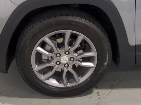 Used 2024 GMC Terrain SLT w/ Infotainment Package II AWD/4WD image 17