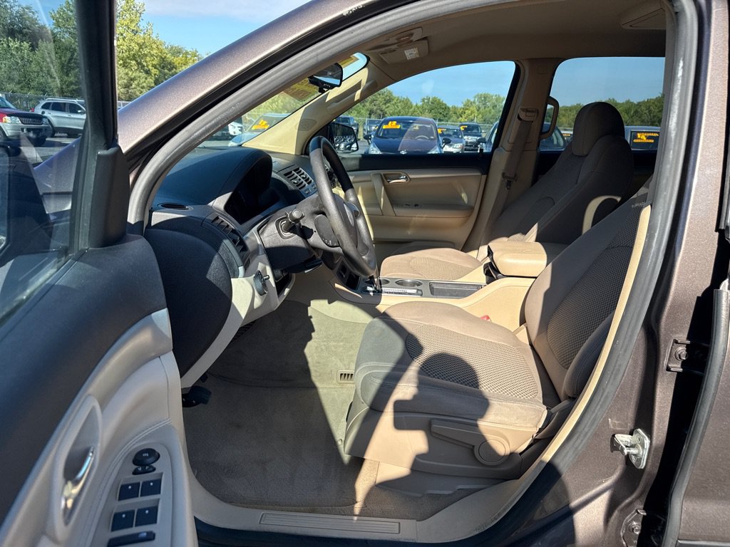 Used 2007 Saturn Outlook XE w/ Advanced Audio Pkg FWD image 9