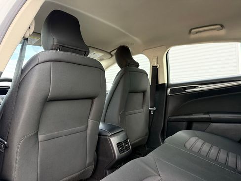 Used 2019 Ford Fusion SE FWD image 15