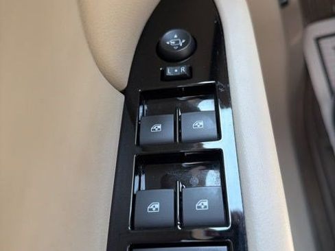 Used 2017 Cadillac XTS Luxury image 25