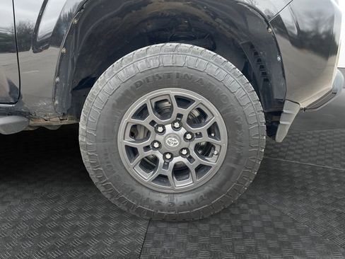 Used 2016 Toyota Tacoma SR w/ Towing Package image 14