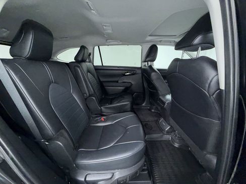 Certified 2024 Toyota Highlander XLE AWD/4WD image 18