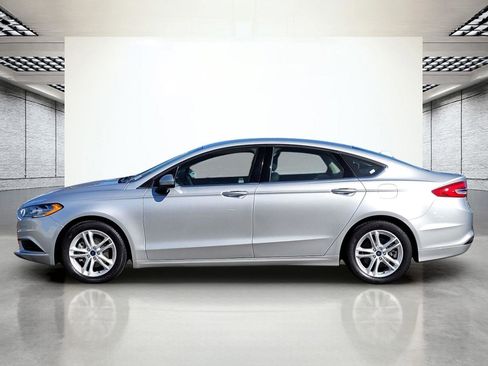 Used 2018 Ford Fusion SE w/ Fusion SE Technology Package image 10