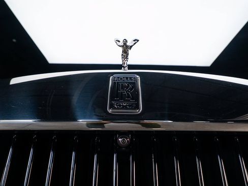 Used 2022 Rolls-Royce Phantom Sedan w/ The Phantom Package RWD image 8