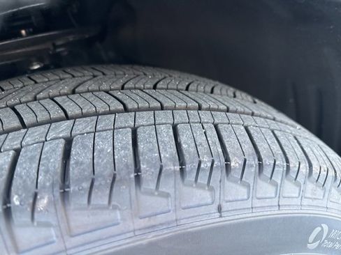 Used 2025 Ford Explorer Platinum image 10