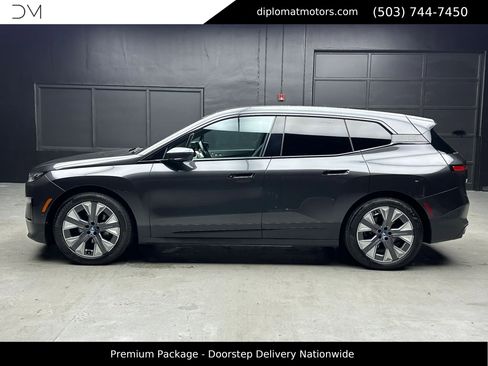 Used 2023 BMW iX xDrive50 w/ Premium Package image 4