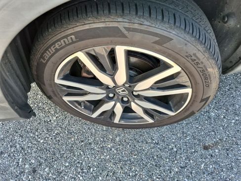 Used 2019 Honda Pilot Touring image 2