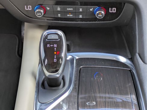 Used 2021 Buick Enclave Essence FWD image 19