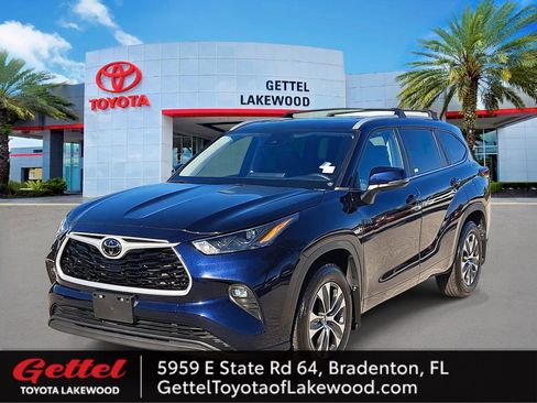 Certified 2023 Toyota Highlander XLE image 1