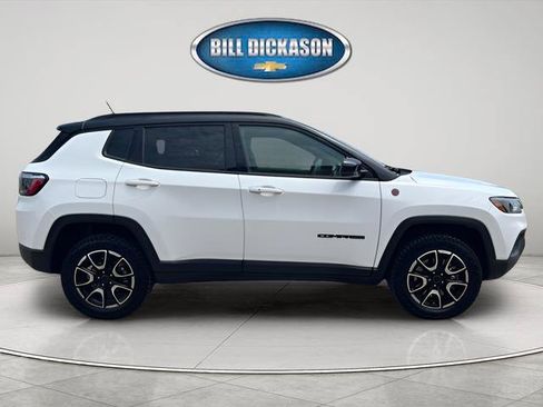 Used 2025 Jeep Compass Trailhawk AWD/4WD image 10