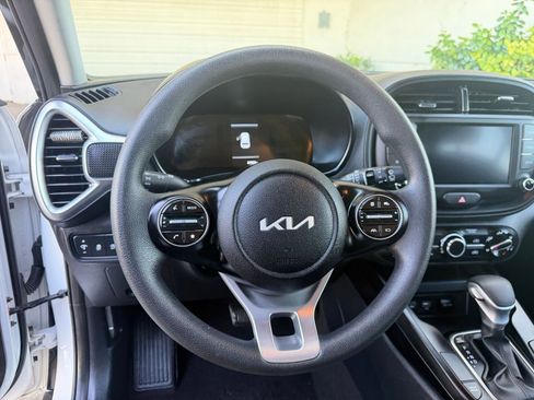 Used 2025 Kia Soul LX w/ LX Technology Package image 28