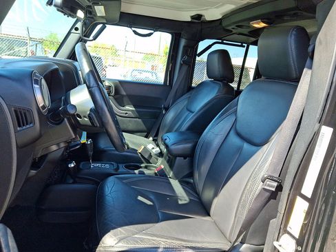 Used 2018 Jeep Wrangler Unlimited Sahara AWD/4WD image 24