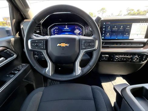 Used 2025 Chevrolet Silverado 2500 LT image 6