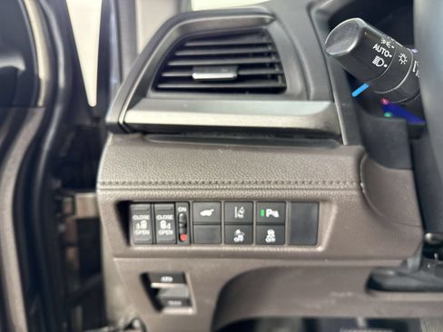 Used 2018 Honda Odyssey Touring image 14