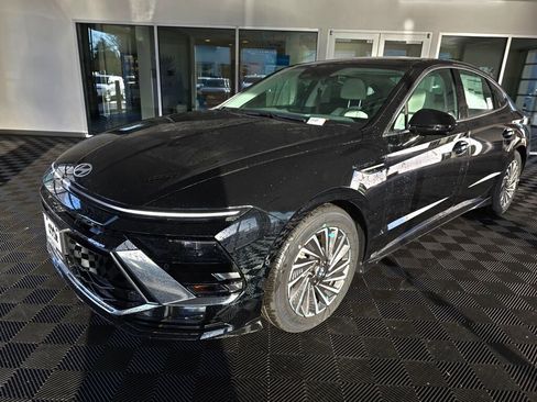 New 2025 Hyundai Sonata Limited image 8