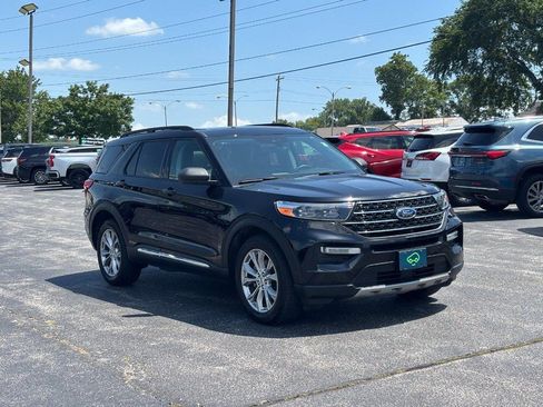Used 2024 Ford Explorer XLT w/ Equipment Group 202A AWD/4WD image 7