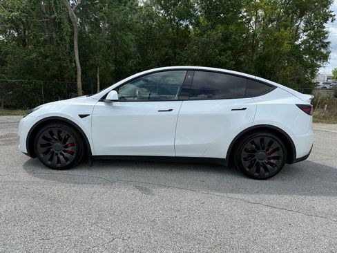 Used 2022 Tesla Model Y Performance image 15