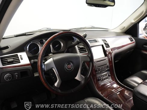 Used 2009 Cadillac Escalade EXT image 38
