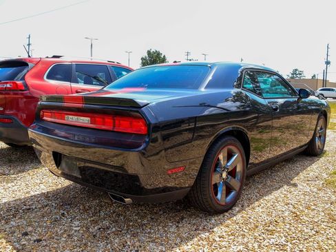Used 2013 Dodge Challenger SXT RWD image 7