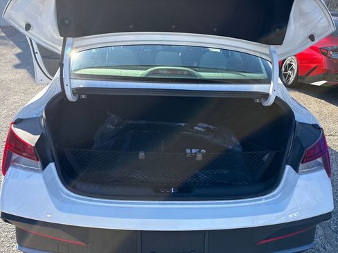 New 2026 Hyundai Elantra Hybrid FWD image 10